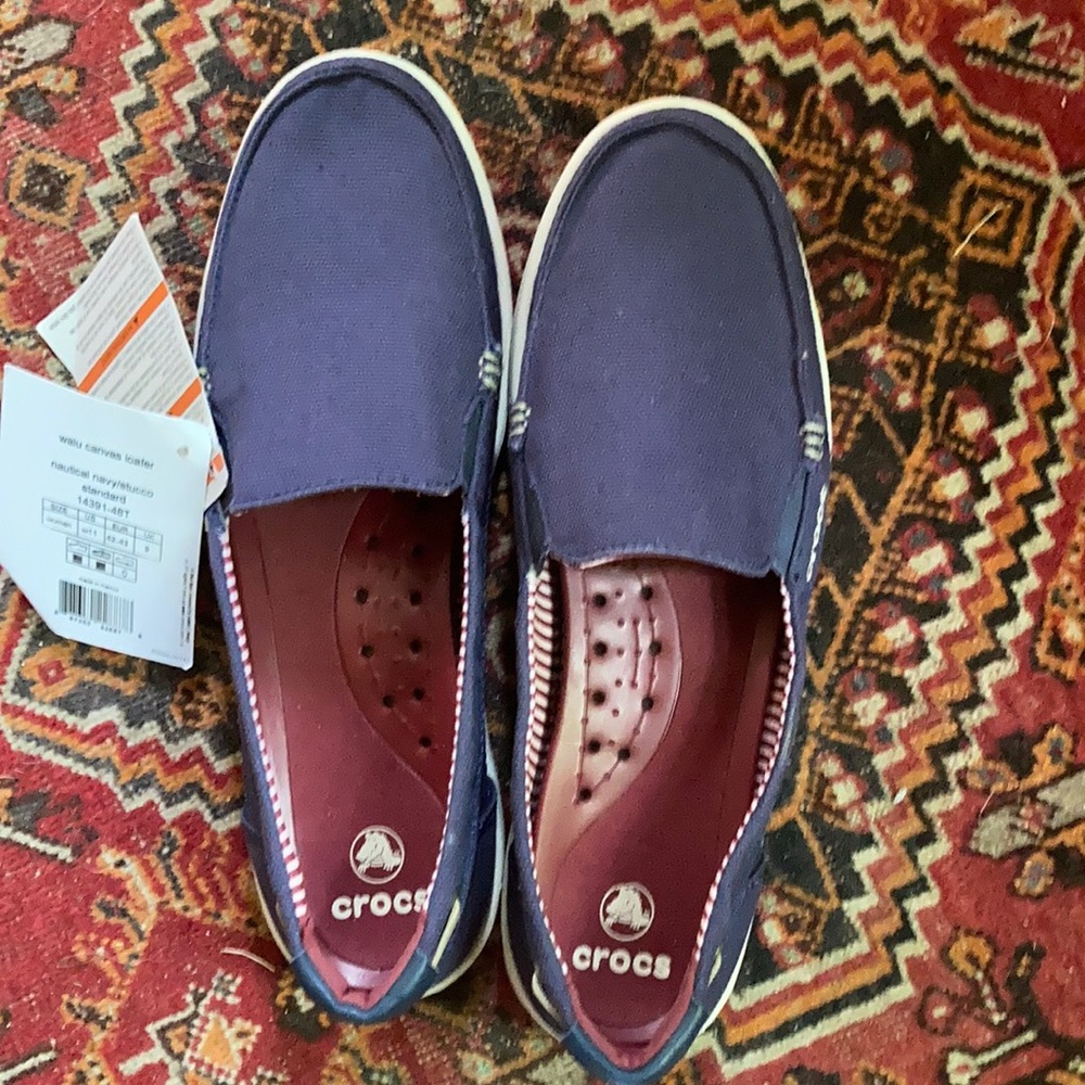Women’s Crocs walu canvas loafer